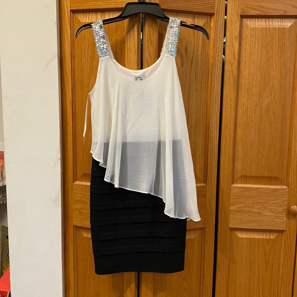 Brand: Sweet Storm Size: Medium Color: Black/White